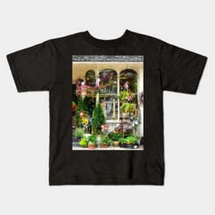 Strasburg PA - Flower Shop With Birdhouse Kids T-Shirt